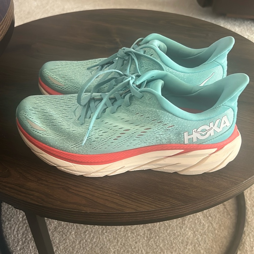 LIKE NEW! Hoka one one Clifton 8 sneakers size 8.5 womens